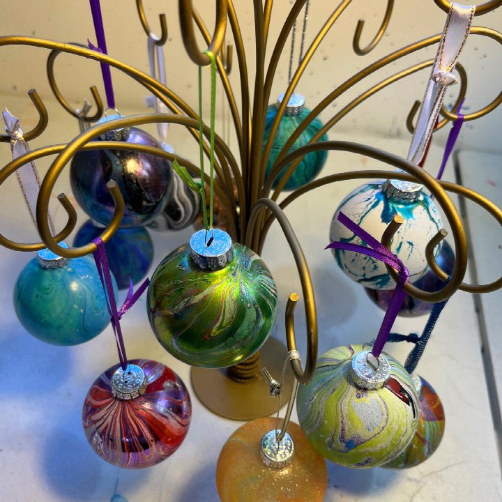 Workshop: A Taste of Marbling on Glass Baubles and Papers
