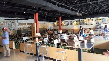 Lazy Moon Pizza, Italian restaurant in Mills 50